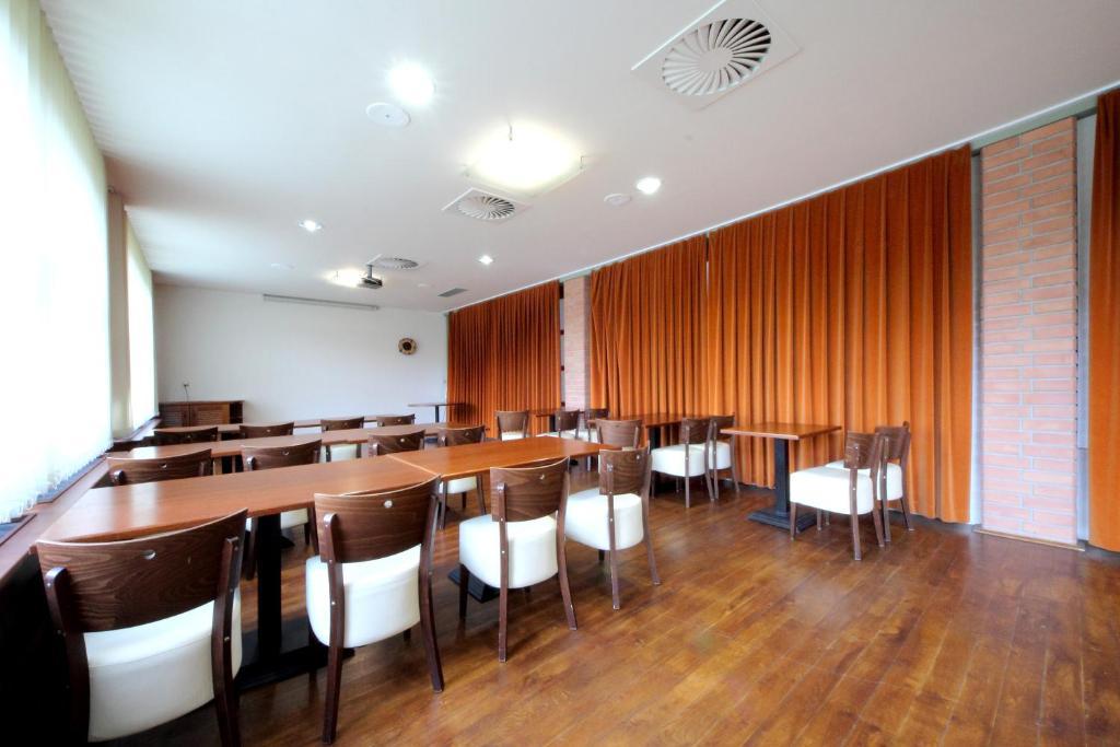 Hotel S-Centrum Benesov  Eksteriør billede