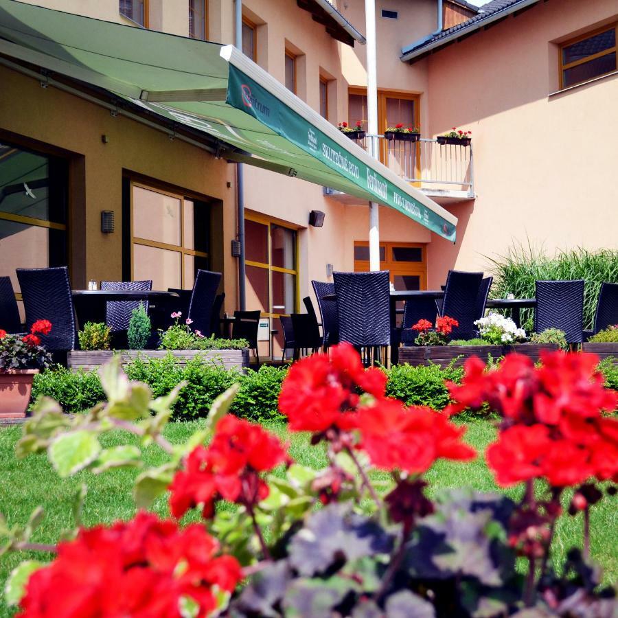 Hotel S-Centrum Benesov  Eksteriør billede