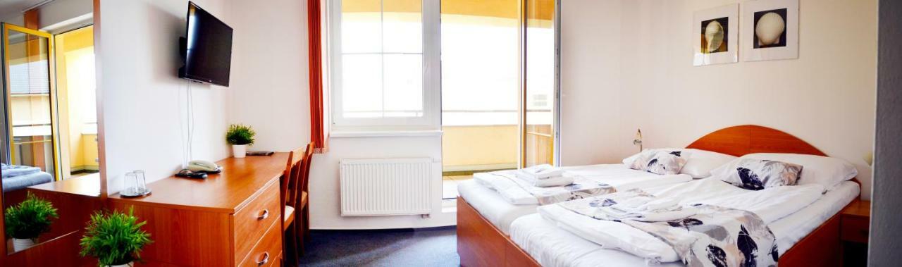 Hotel S-Centrum Benesov  Eksteriør billede